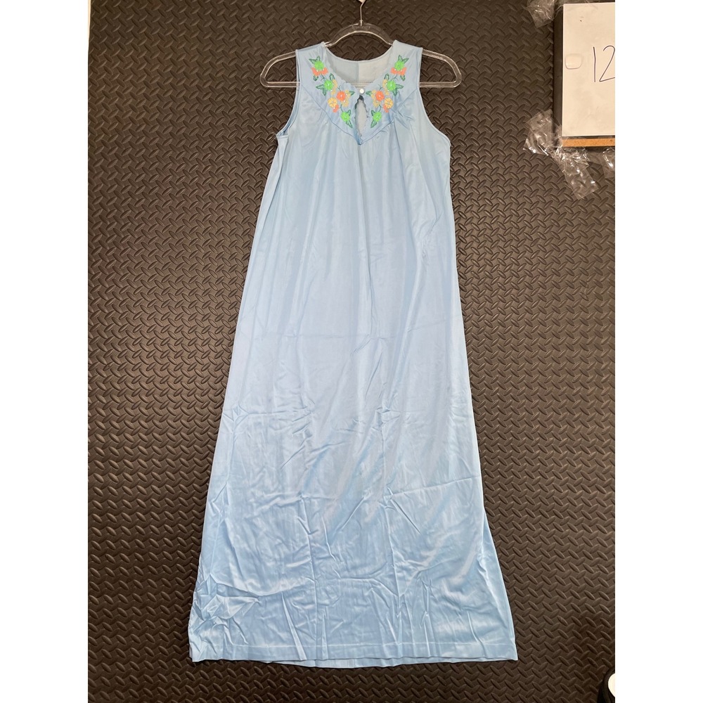 Vintage Gossard Artemis Light Blue Floral Embroidery Night Gown Women's Size‎ S